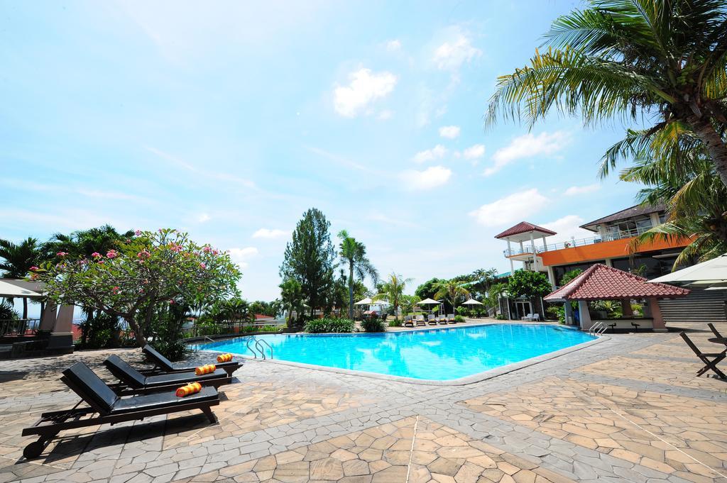 Patra Semarang Hotel & Convention Экстерьер фото