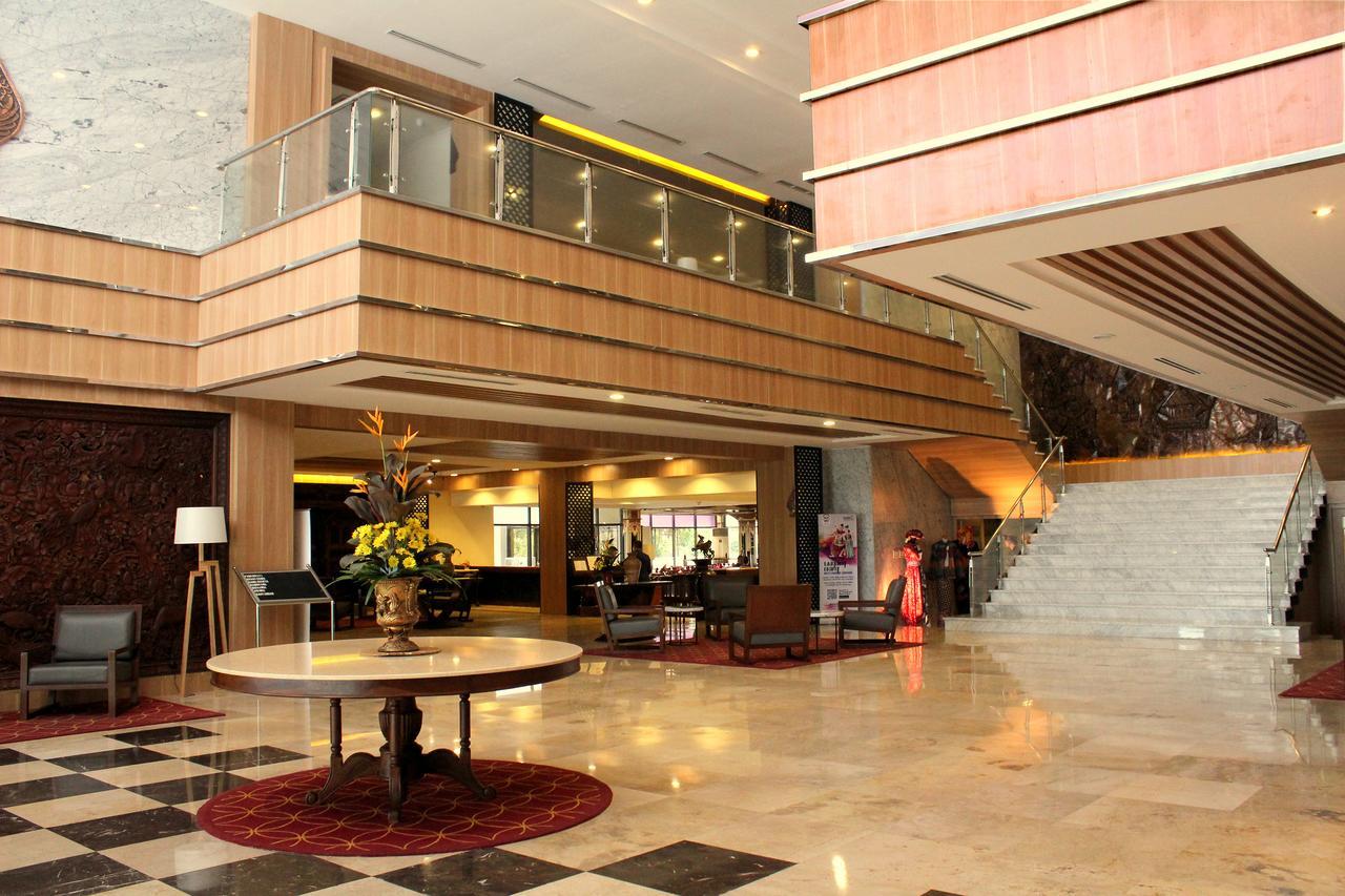 Patra Semarang Hotel & Convention Экстерьер фото