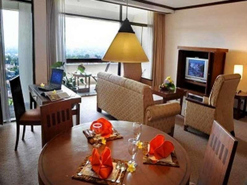 Patra Semarang Hotel & Convention Экстерьер фото